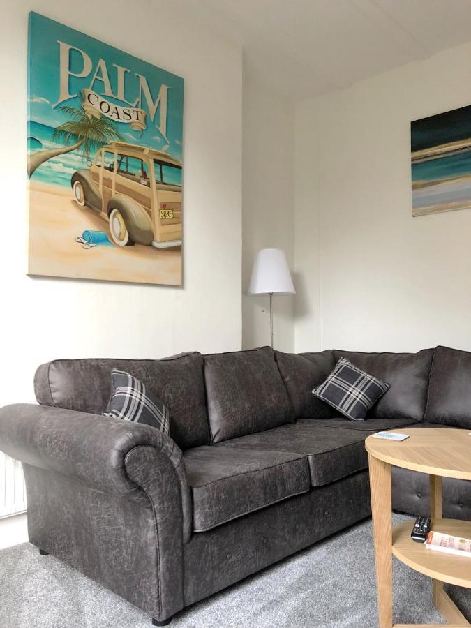 Summer Breeze -3 Bed-Sleeps 6-Parking-Walk To The Beach-Spacious-Families-Groups-Professionals Welcome Bornemouth Extérieur photo