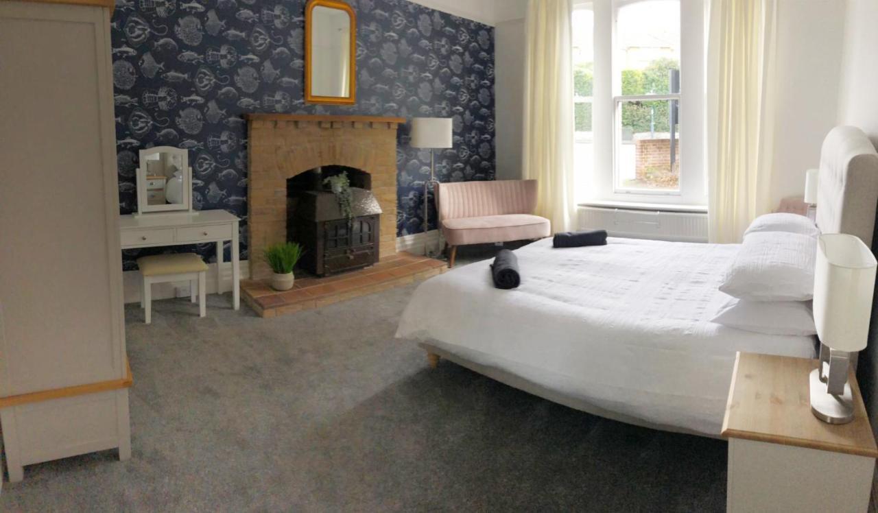 Summer Breeze -3 Bed-Sleeps 6-Parking-Walk To The Beach-Spacious-Families-Groups-Professionals Welcome Bornemouth Extérieur photo