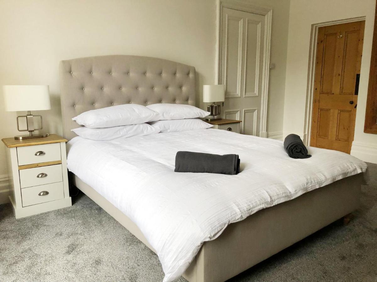 Summer Breeze -3 Bed-Sleeps 6-Parking-Walk To The Beach-Spacious-Families-Groups-Professionals Welcome Bornemouth Extérieur photo
