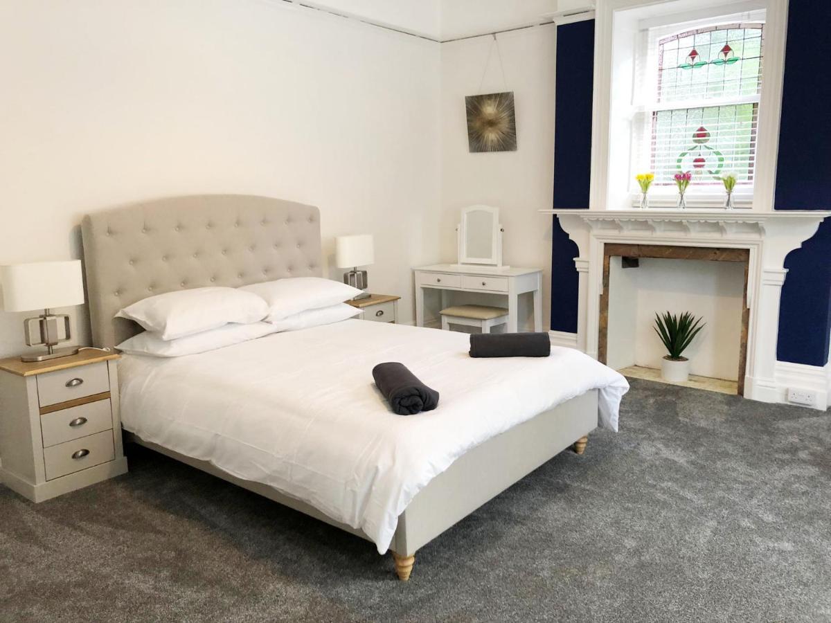 Summer Breeze -3 Bed-Sleeps 6-Parking-Walk To The Beach-Spacious-Families-Groups-Professionals Welcome Bornemouth Extérieur photo